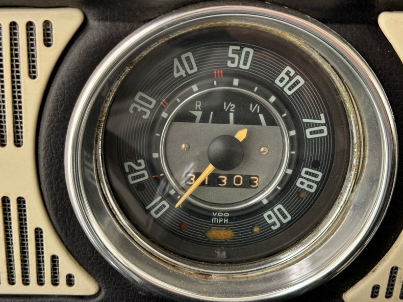 Unknown-Beetle-1968-Ivory-Black-18