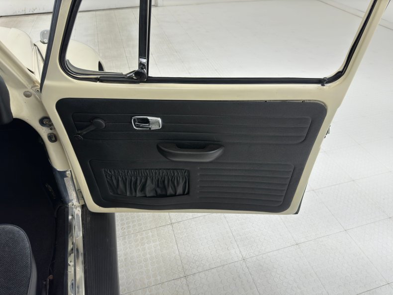 Unknown-Beetle-1968-Ivory-Black-35