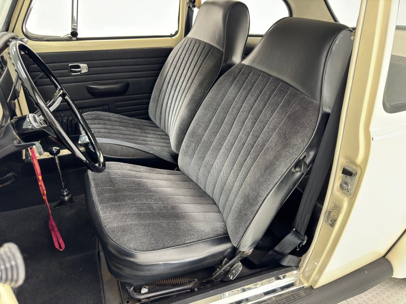 Unknown-Beetle-1968-Ivory-Black-36