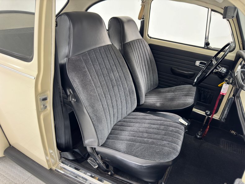 Unknown-Beetle-1968-Ivory-Black-39