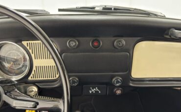 Unknown-Beetle-1968-Ivory-Black-4