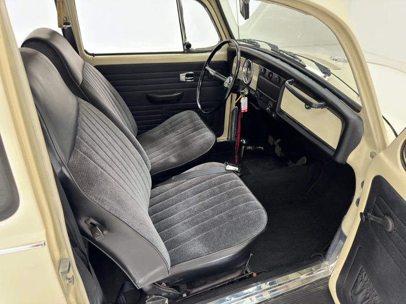 Unknown-Beetle-1968-Ivory-Black-40