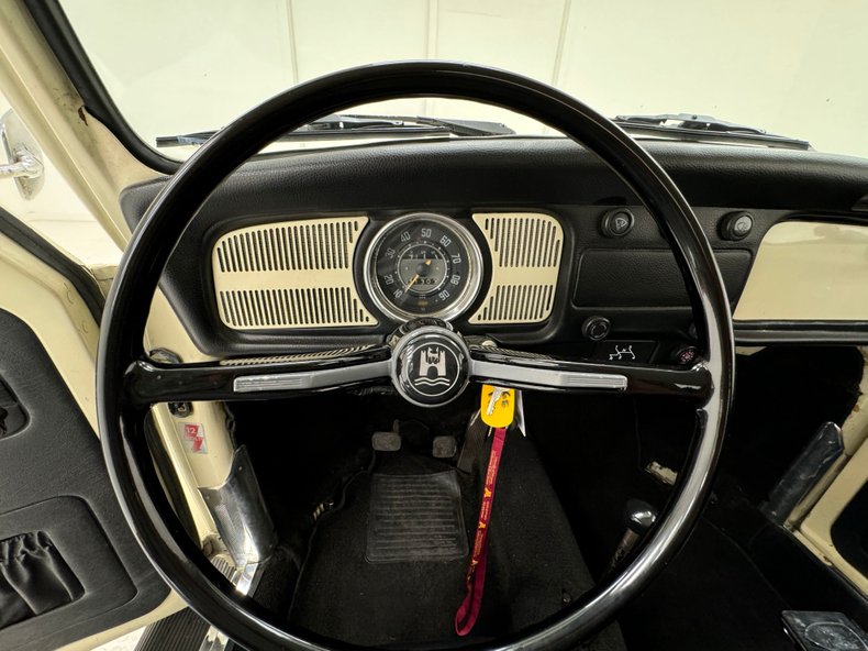 Unknown-Beetle-1968-Ivory-Black-42