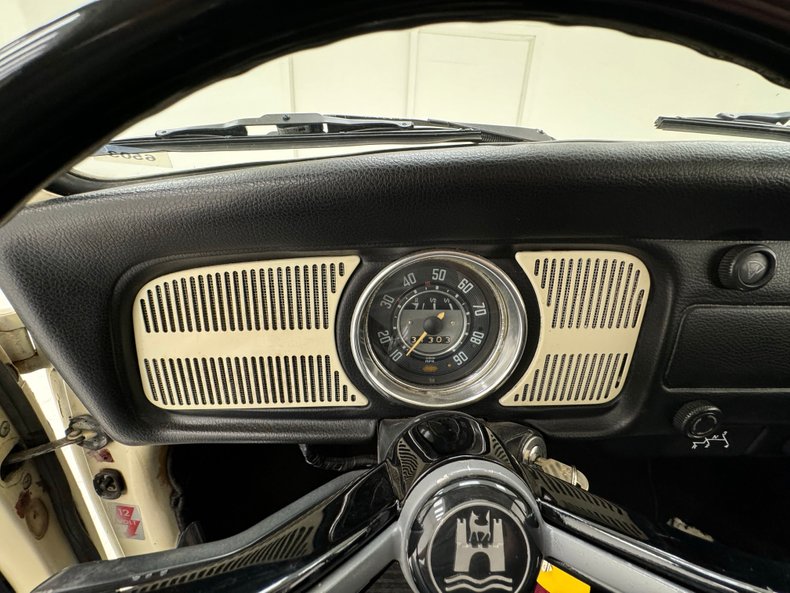 Unknown-Beetle-1968-Ivory-Black-43