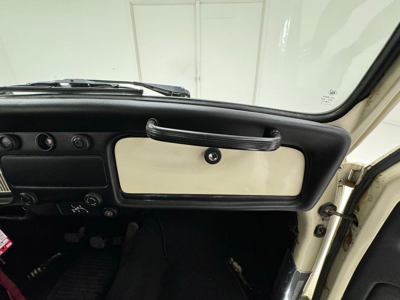 Unknown-Beetle-1968-Ivory-Black-47