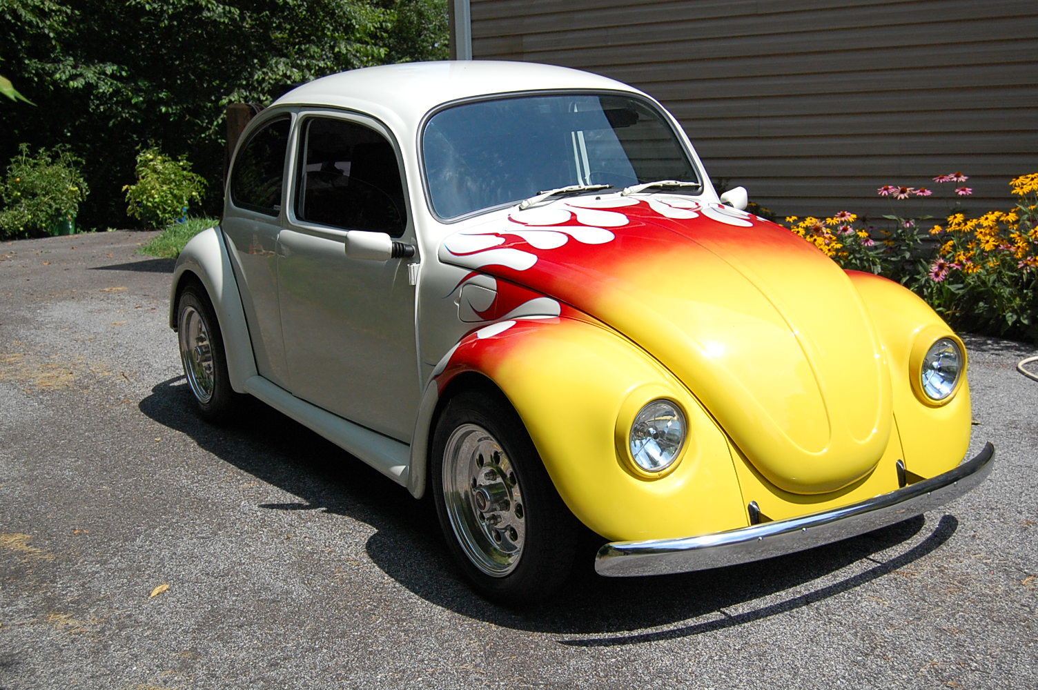 Unknown-Beetle-1968-White-Black-1