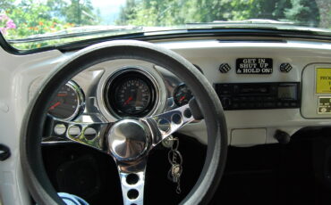 Unknown-Beetle-1968-White-Black-11