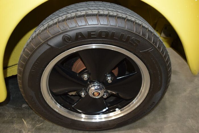 Unknown-Beetle-1969-Yellow-White-11