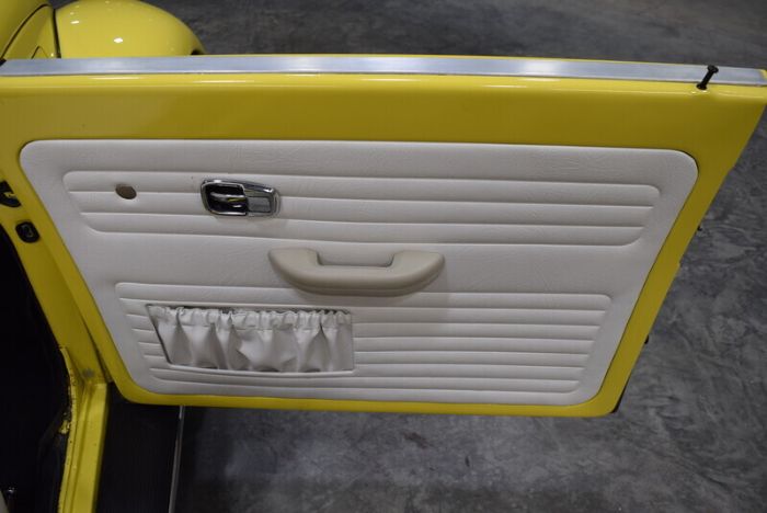 Unknown-Beetle-1969-Yellow-White-2