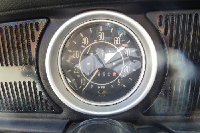 Unknown-Beetle-1970-YellowBlack-14