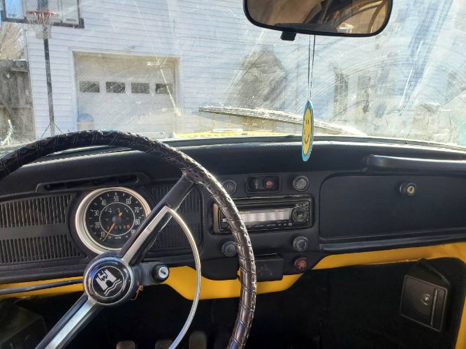 Unknown-Beetle-1971-Yellow-Black-12
