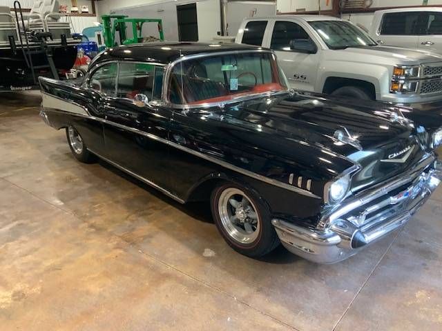 Unknown-Bel-air-1957-Black-BlackRed-10