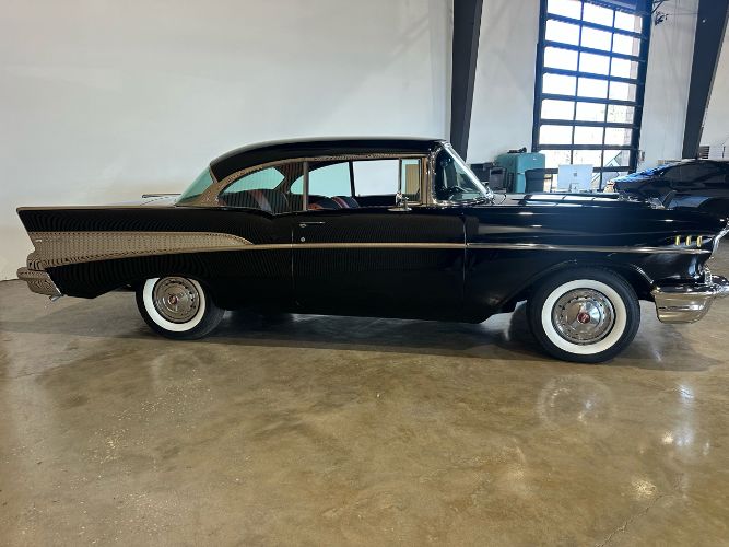 Unknown-Bel-air-1957-Black-Red-23