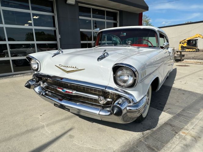 Unknown-Bel-air-1957-Imperial-Ivory-RedBlack