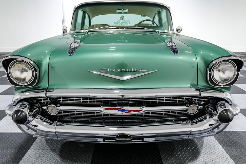 Unknown-Bel-air-1957-Jungle-Green-Metalli-Off-White-Ruffino