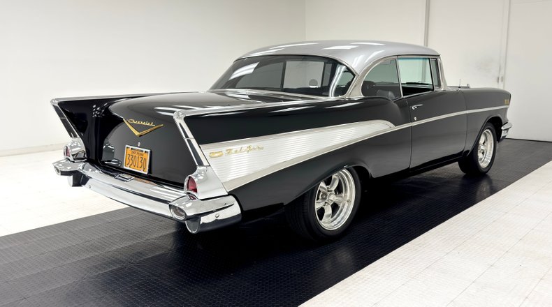 Unknown-Bel-air-1957-Onyx-Black-Silver-3