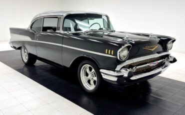 Unknown-Bel-air-1957-Onyx-Black-Silver-4
