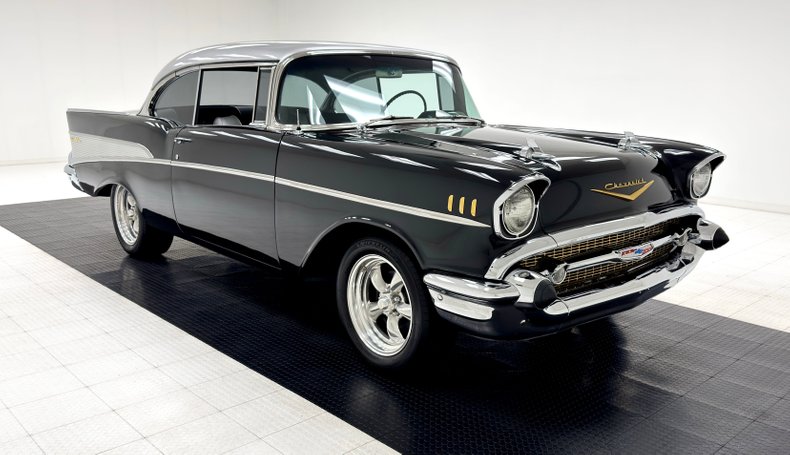 Unknown-Bel-air-1957-Onyx-Black-Silver-4