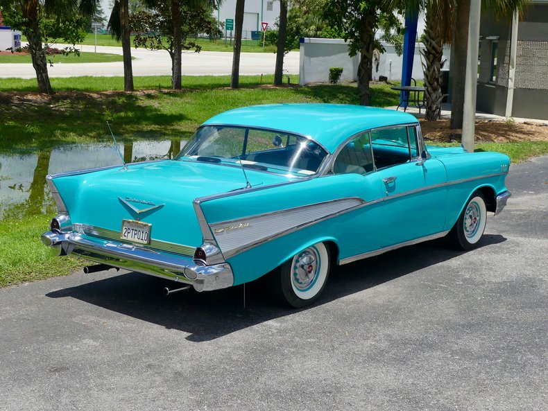 Unknown-Bel-air-1957-Turquoise-White-32