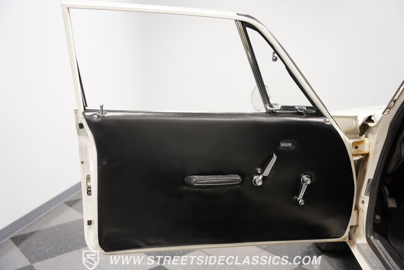 Unknown-Belvedere-1963-White-Black-41