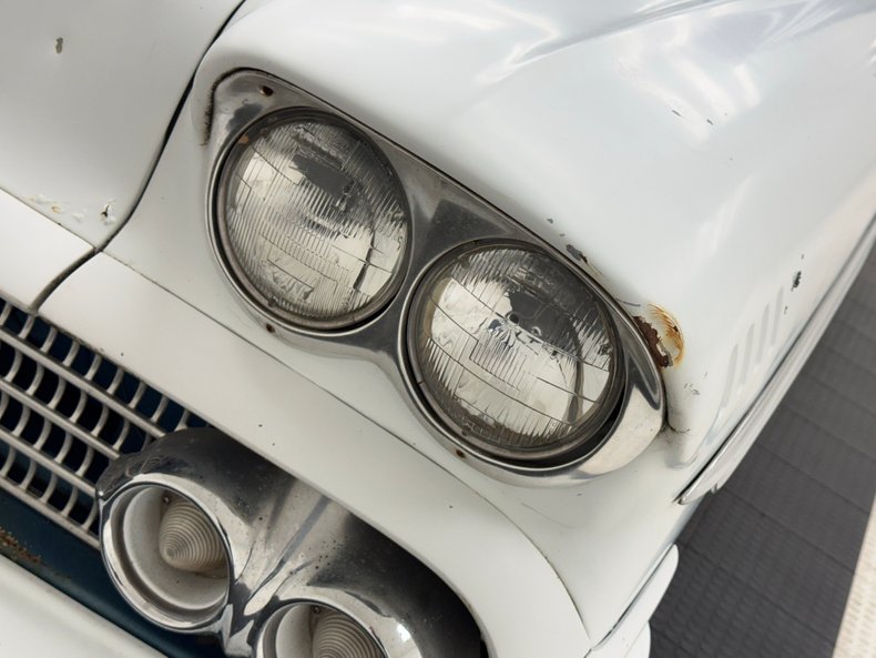 Unknown-Biscayne-1958-White-Blue-1