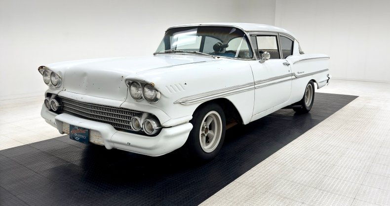 Unknown-Biscayne-1958-White-Blue-38