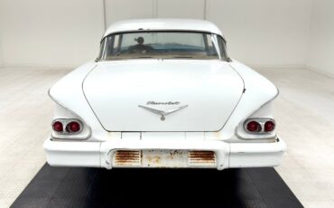 Unknown-Biscayne-1958-White-Blue-41
