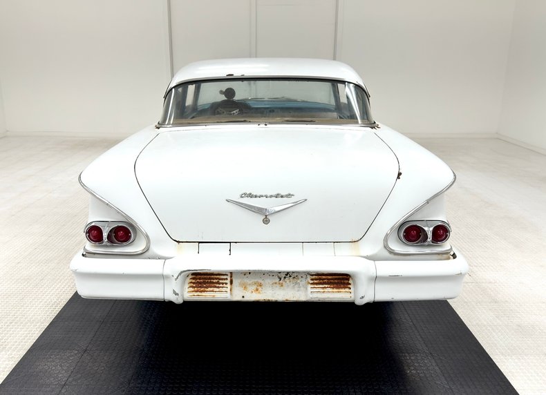 Unknown-Biscayne-1958-White-Blue-41