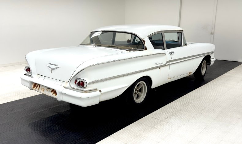 Unknown-Biscayne-1958-White-Blue-42