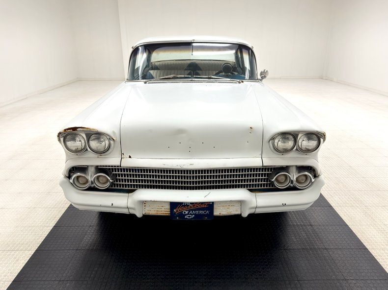 Unknown-Biscayne-1958-White-Blue-44