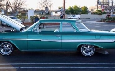 Unknown-Biscayne-1961-Forest-Green-Metalli-GreenWhite-2