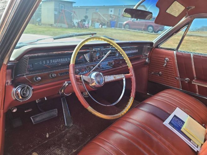 Unknown-Bonneville-1964-Red-White-Top-4