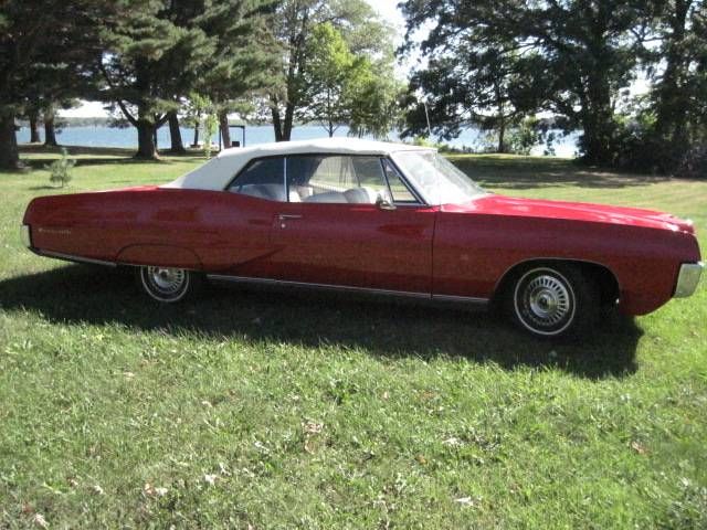 Unknown-Bonneville-1967-Red-White-1