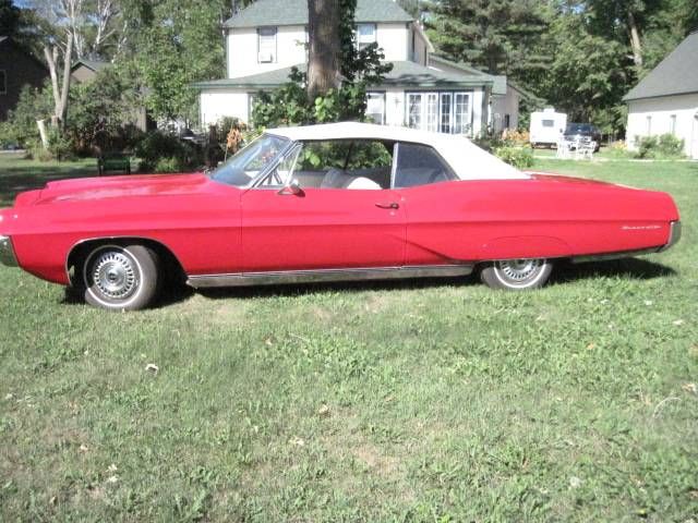 Unknown-Bonneville-1967-Red-White