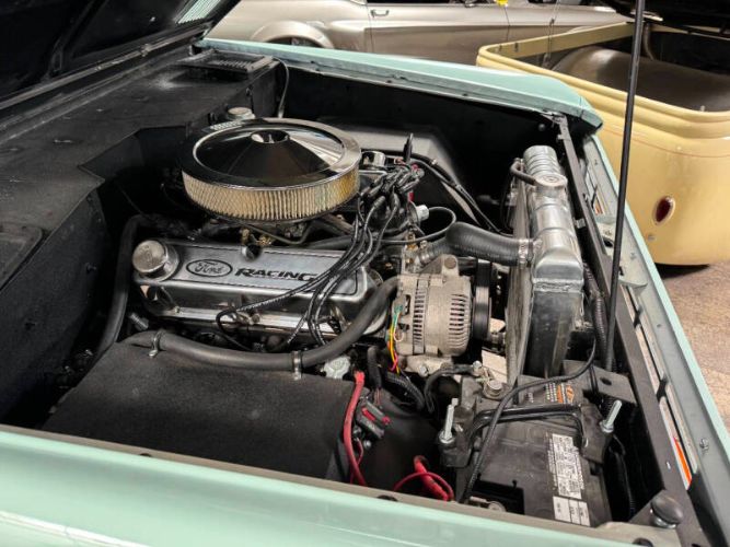 Unknown-Bronco-1966-Frost-TurquoiseWhit-12