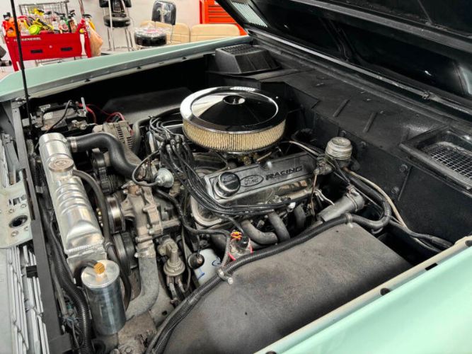 Unknown-Bronco-1966-Frost-TurquoiseWhit-13