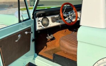 Unknown-Bronco-1966-Frost-TurquoiseWhit-14