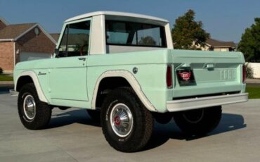 Unknown-Bronco-1966-Frost-TurquoiseWhit-21