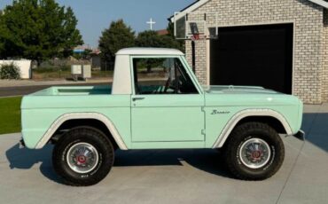 Unknown-Bronco-1966-Frost-TurquoiseWhit-22