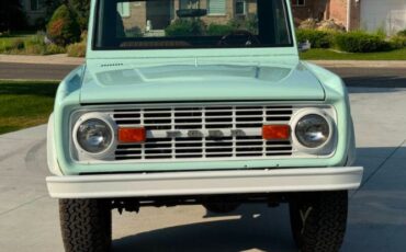 Unknown-Bronco-1966-Frost-TurquoiseWhit-23