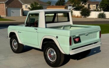 Unknown-Bronco-1966-Frost-TurquoiseWhit-25