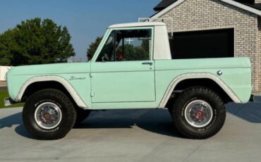 Unknown-Bronco-1966-Frost-TurquoiseWhit-26