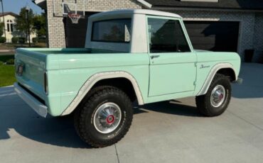 Unknown-Bronco-1966-Frost-TurquoiseWhit-27