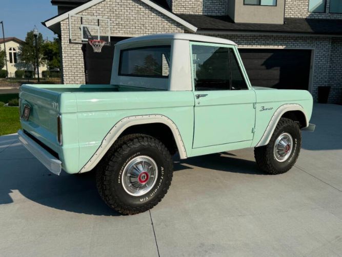 Unknown-Bronco-1966-Frost-TurquoiseWhit-27