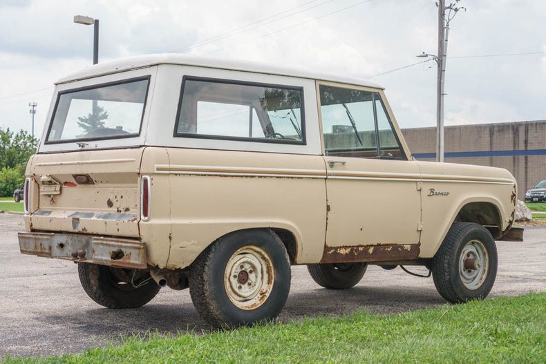 Unknown-Bronco-1966-Sahara-Beige-exterio-Tan-1
