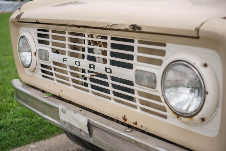 Unknown-Bronco-1966-Sahara-Beige-exterio-Tan-14