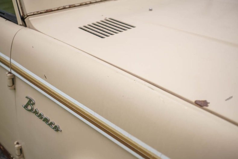 Unknown-Bronco-1966-Sahara-Beige-exterio-Tan-15