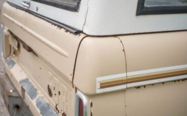 Unknown-Bronco-1966-Sahara-Beige-exterio-Tan-16