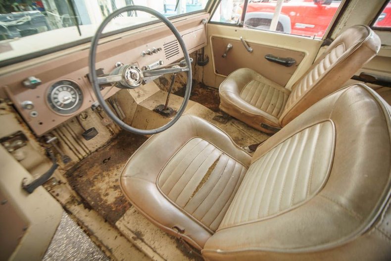 Unknown-Bronco-1966-Sahara-Beige-exterio-Tan-17