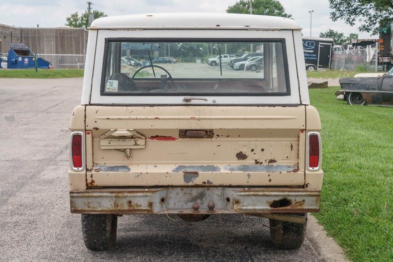 Unknown-Bronco-1966-Sahara-Beige-exterio-Tan-27
